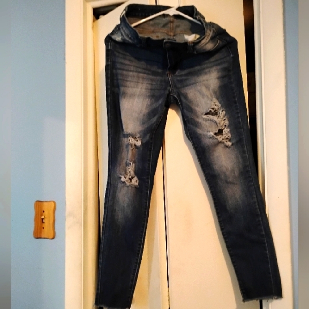 ๐๐ NWOT Womens 2 Pairs Distressed Ripped Grunge Jeans Size 8 Denim Casual - Picture 5 of 5